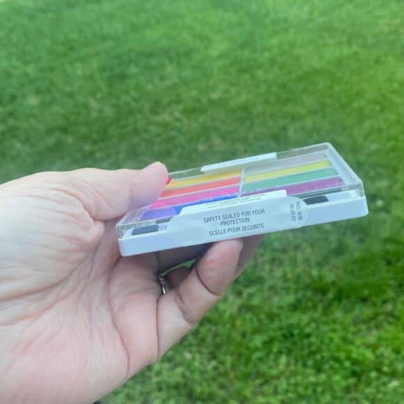 Two Wet n Wild Limited Edition Eyeshadow Pallets - Picture 5 of 9